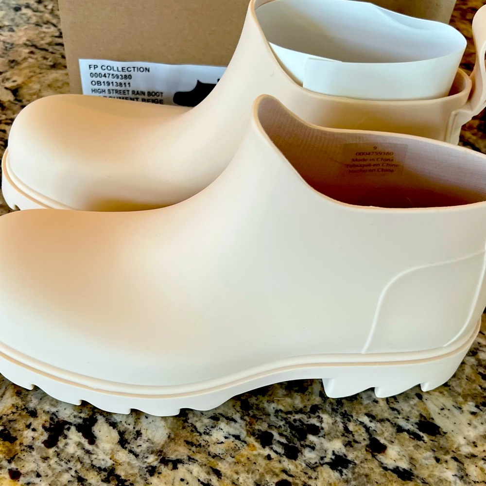 Free People Movement rain boots women size 9 NWT